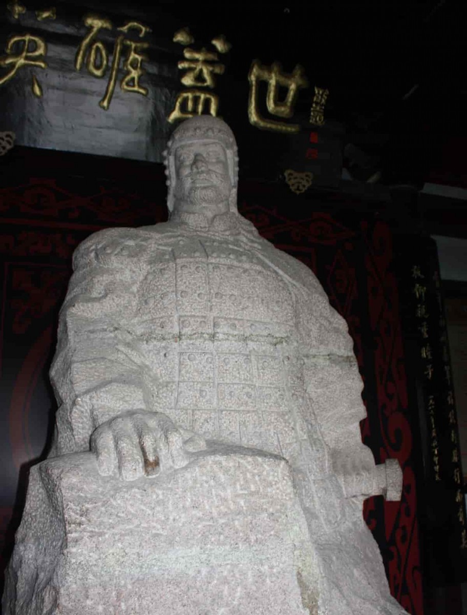 項王故里の項羽像
