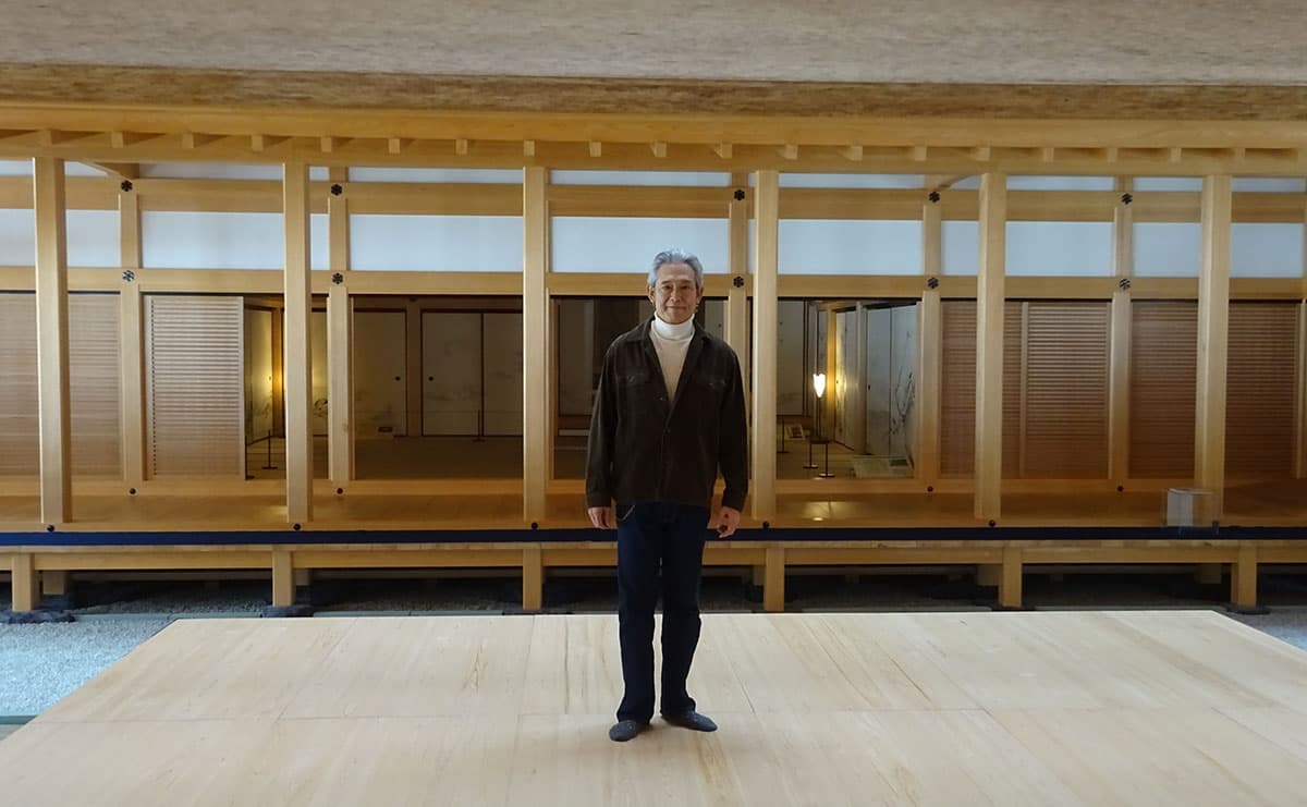 『豊臣兄弟！』朝倉義景は暗君か？　鶴見辰吾が語る「信長への恐怖と軽蔑」ゆかりの地一乗谷へ