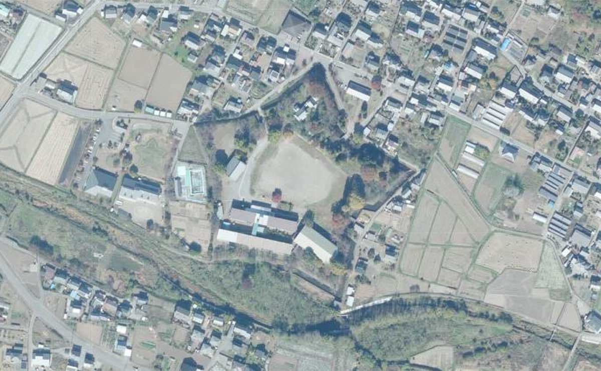 上空から見た龍岡城（出典：地理院地図）